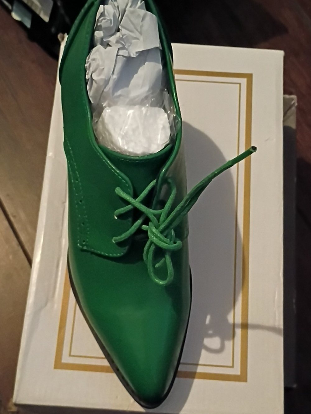 Women’s Pointed Lace-Up Flat in Green